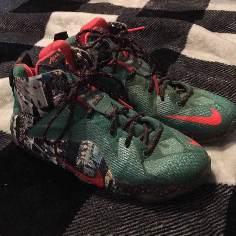 Nike leBron 12 Xmas “Akron birch” basketball shoes
